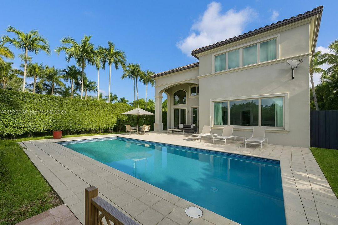 В аренду: $25,000 (5 спален, 5 ванн, 3941 Квадратных фут)