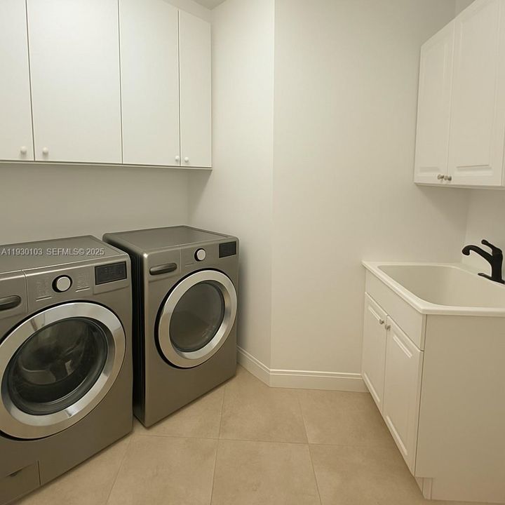 В аренду: $25,000 (5 спален, 5 ванн, 3941 Квадратных фут)