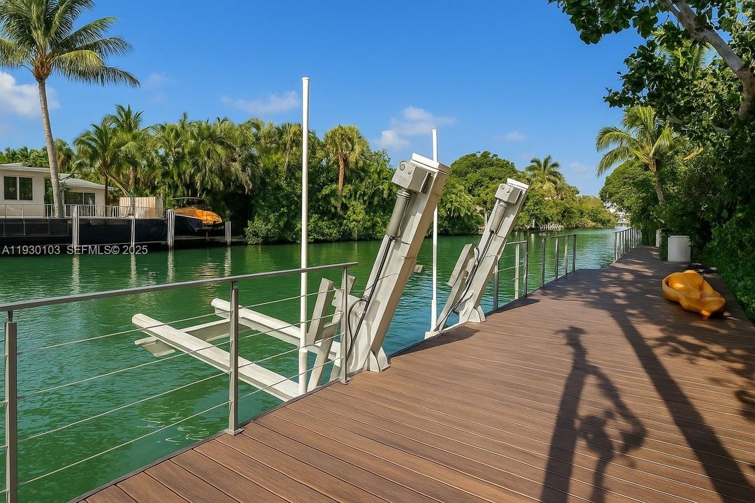 В аренду: $25,000 (5 спален, 5 ванн, 3941 Квадратных фут)