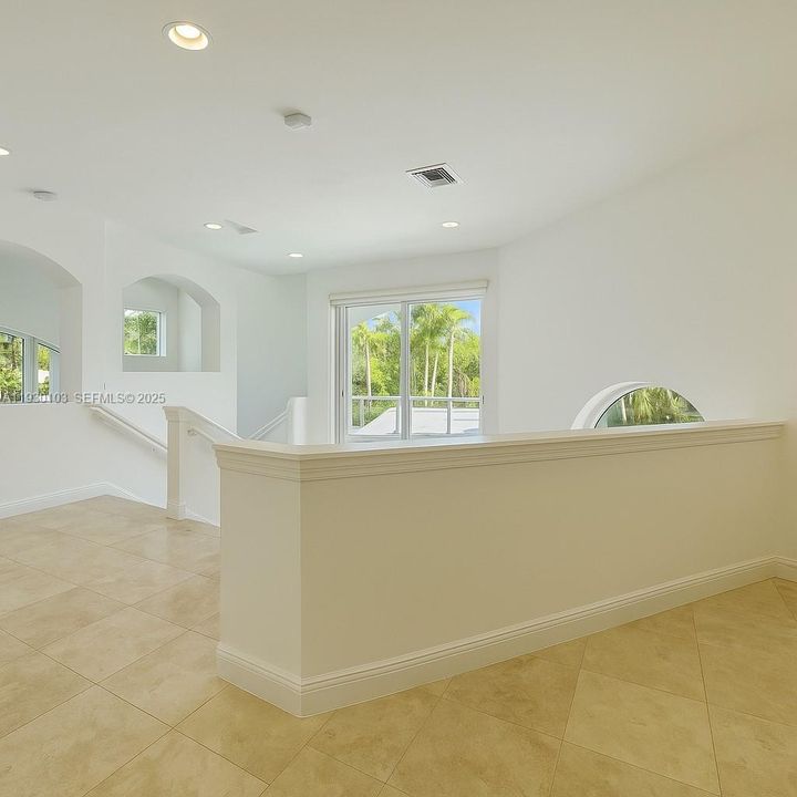 В аренду: $25,000 (5 спален, 5 ванн, 3941 Квадратных фут)