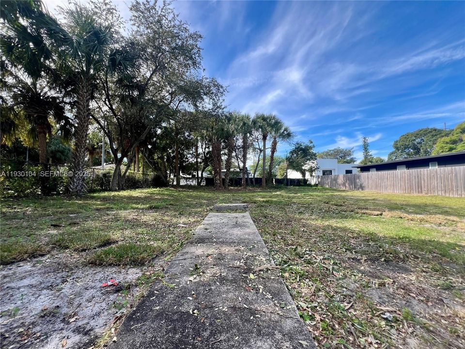 待售: $349,000 (0.17 acres)