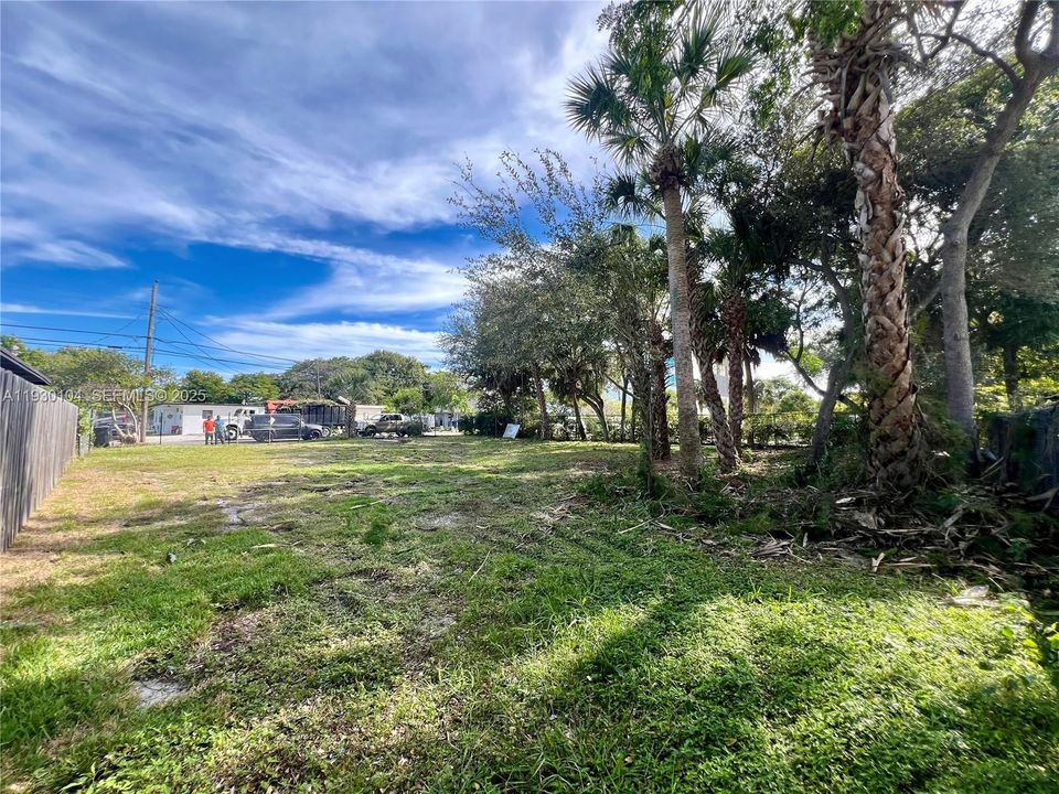 待售: $349,000 (0.17 acres)