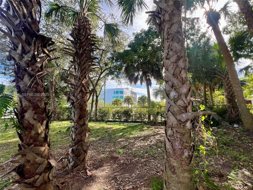 待售: $349,000 (0.17 acres)