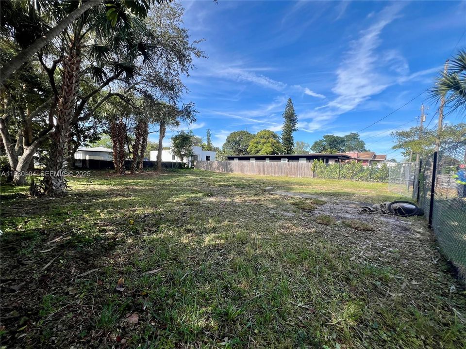 待售: $349,000 (0.17 acres)