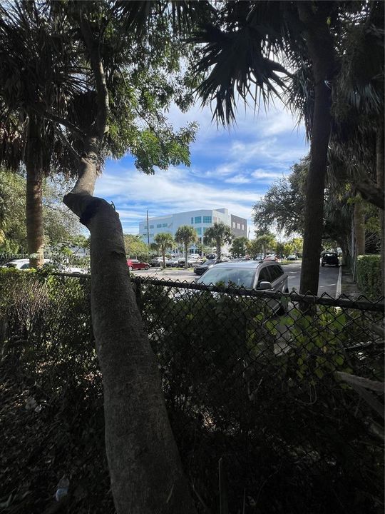 待售: $349,000 (0.17 acres)