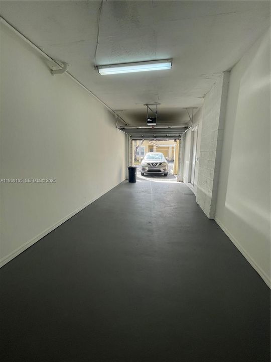 For Sale: $225,000 (1 beds, 1 baths, 878 Square Feet)