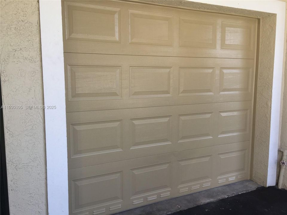 For Sale: $225,000 (1 beds, 1 baths, 878 Square Feet)