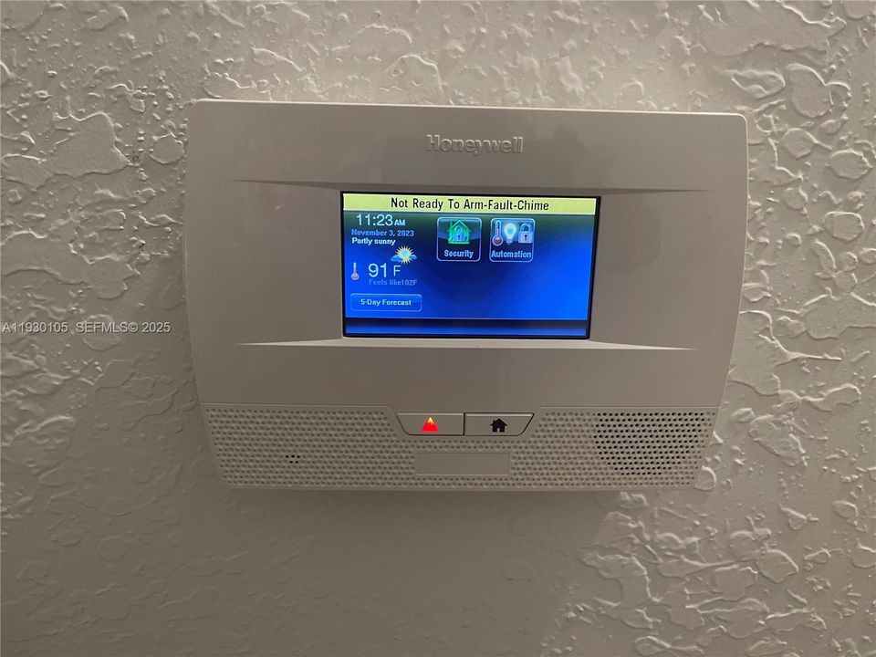 For Sale: $225,000 (1 beds, 1 baths, 878 Square Feet)