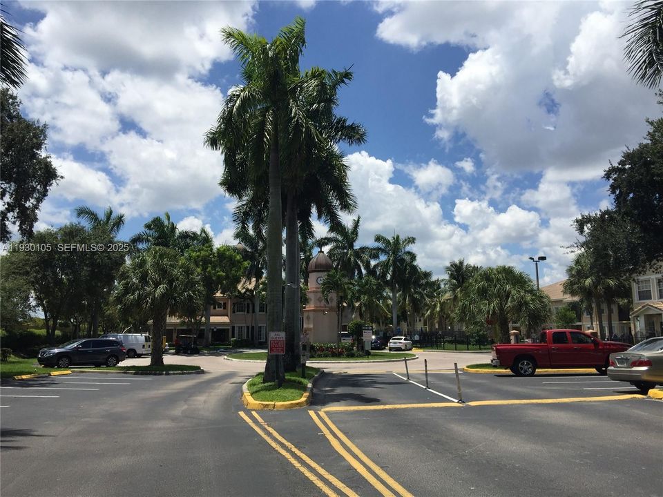 For Sale: $225,000 (1 beds, 1 baths, 878 Square Feet)