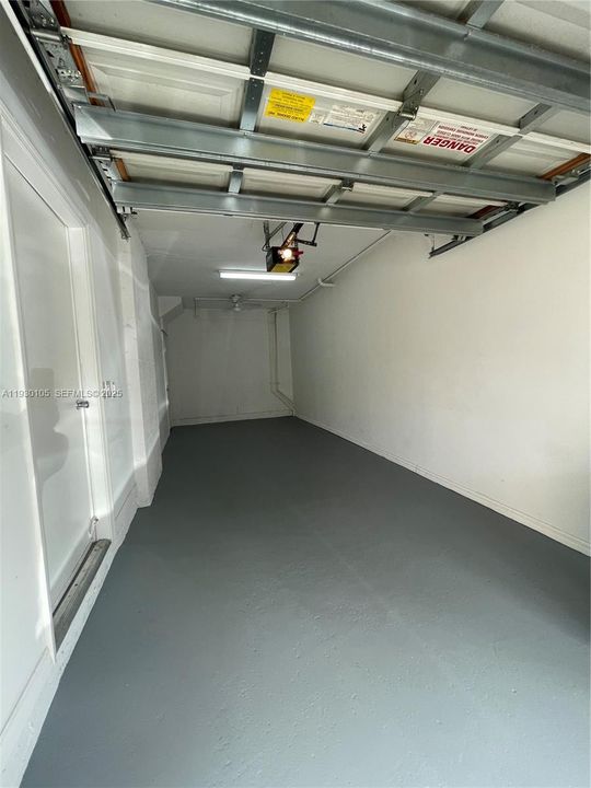 For Sale: $225,000 (1 beds, 1 baths, 878 Square Feet)