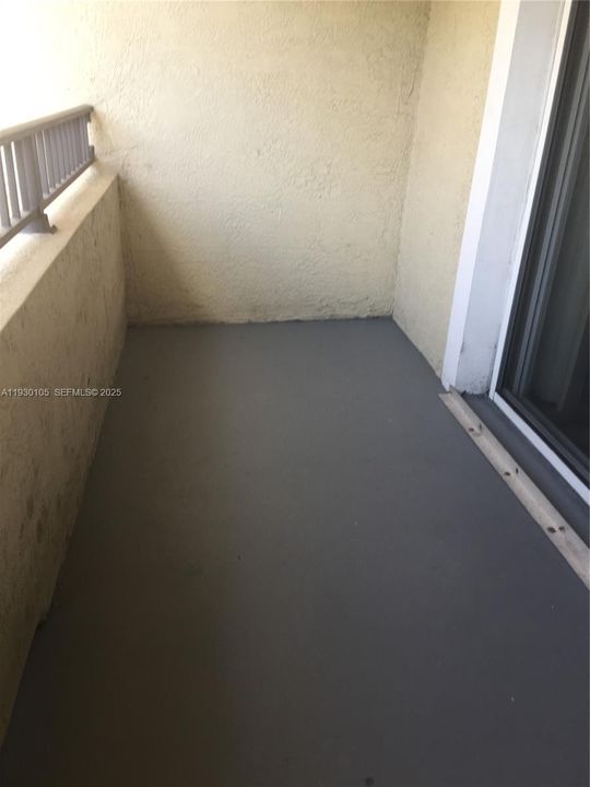 For Sale: $225,000 (1 beds, 1 baths, 878 Square Feet)