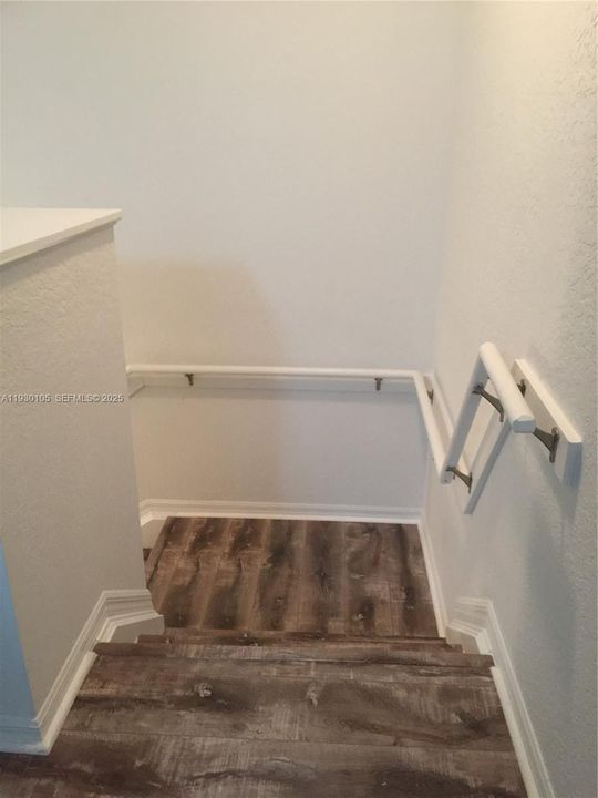 For Sale: $225,000 (1 beds, 1 baths, 878 Square Feet)