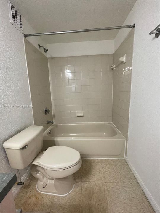 For Sale: $225,000 (1 beds, 1 baths, 878 Square Feet)