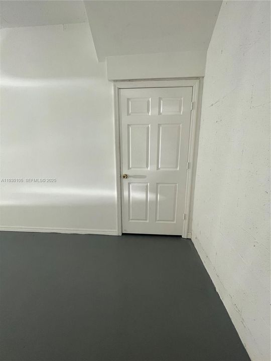 For Sale: $225,000 (1 beds, 1 baths, 878 Square Feet)