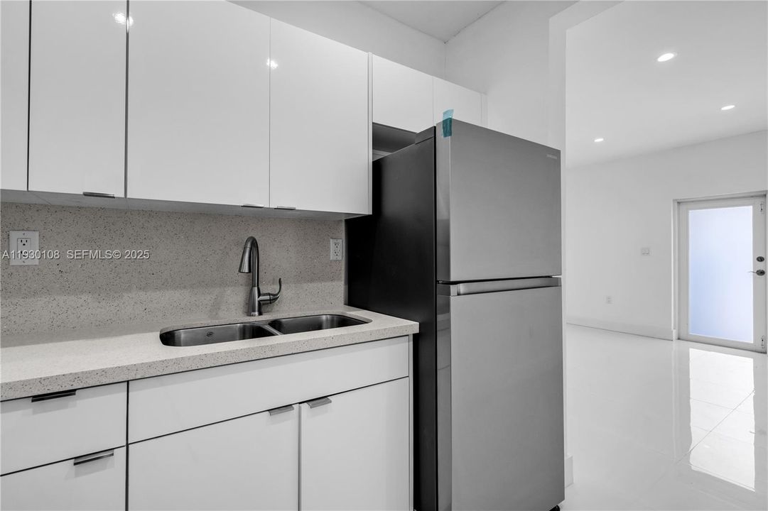 For Rent: $2,000 (2 beds, 1 baths, 1500 Square Feet)