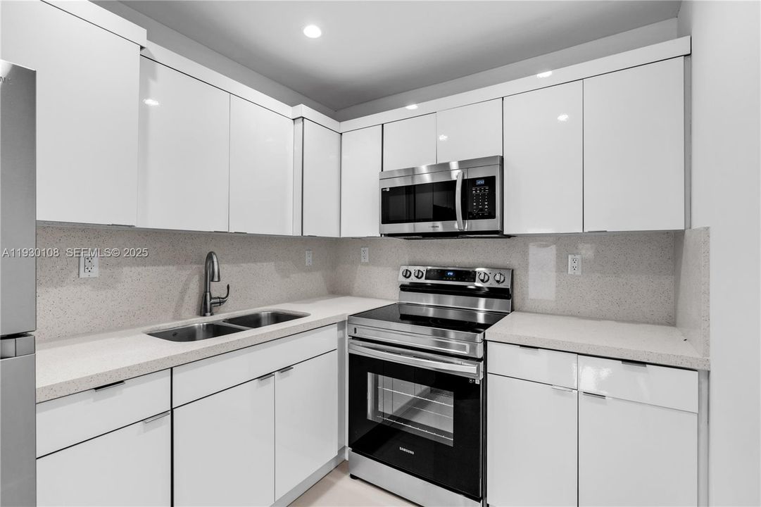 For Rent: $2,000 (2 beds, 1 baths, 1500 Square Feet)