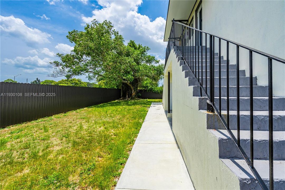 For Rent: $2,000 (2 beds, 1 baths, 1500 Square Feet)