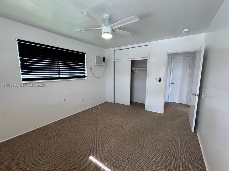 出租: $1,750 (1 贝兹, 1 浴室, 9797 平方英尺)