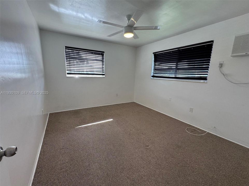 出租: $1,750 (1 贝兹, 1 浴室, 9797 平方英尺)