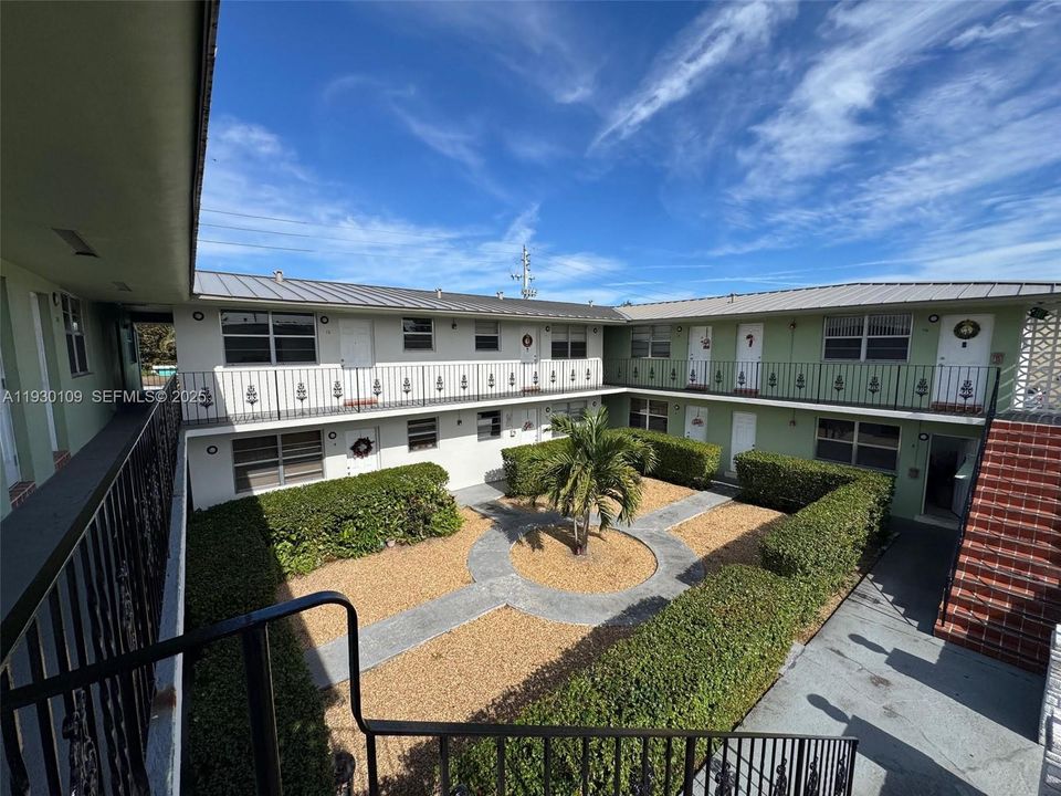 出租: $1,750 (1 贝兹, 1 浴室, 9797 平方英尺)