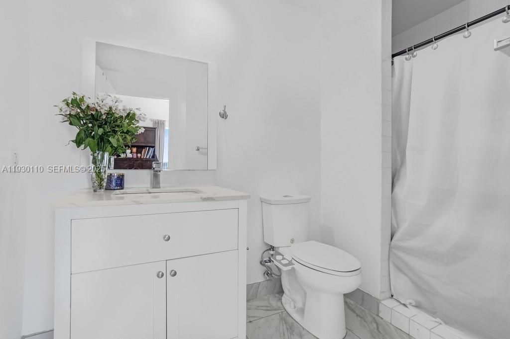 For Sale: $379,000 (2 beds, 2 baths, 954 Square Feet)