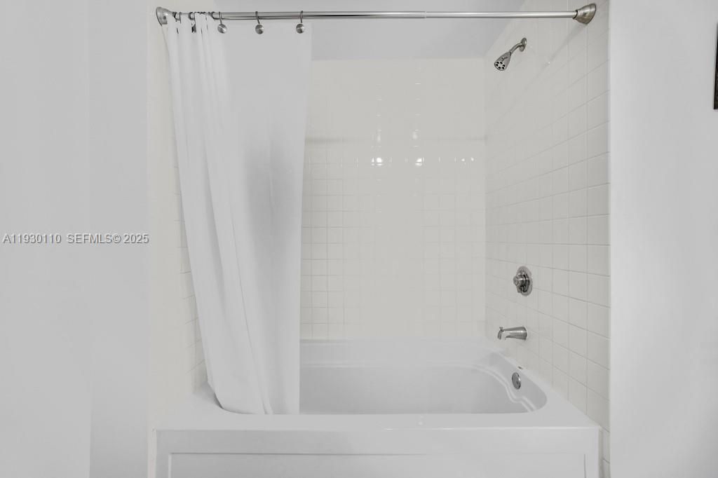 For Sale: $379,000 (2 beds, 2 baths, 954 Square Feet)