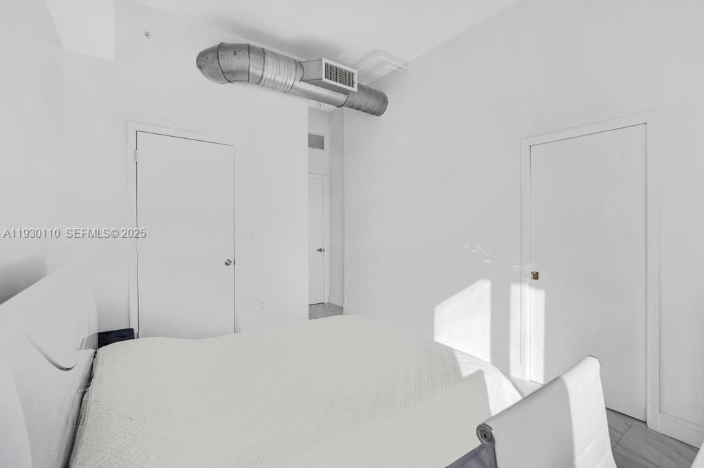 For Sale: $379,000 (2 beds, 2 baths, 954 Square Feet)
