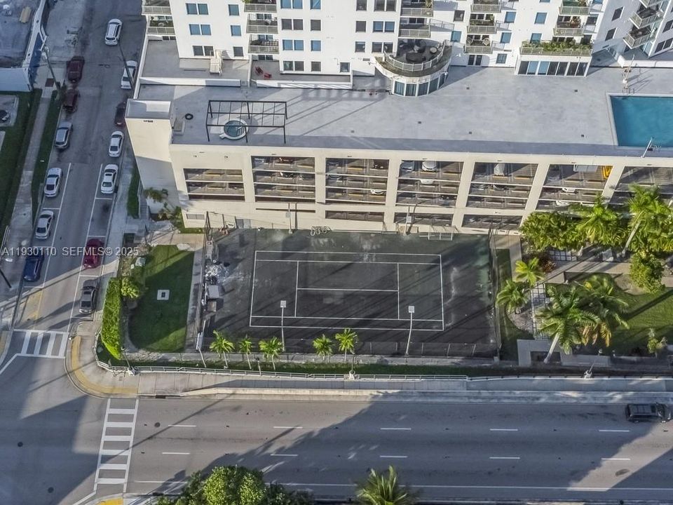 For Sale: $379,000 (2 beds, 2 baths, 954 Square Feet)