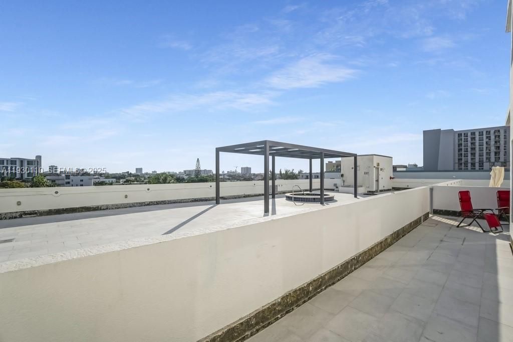 For Sale: $379,000 (2 beds, 2 baths, 954 Square Feet)