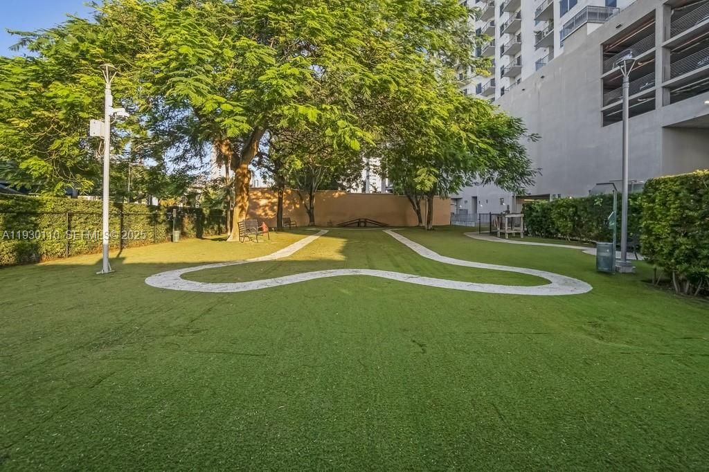 For Sale: $379,000 (2 beds, 2 baths, 954 Square Feet)