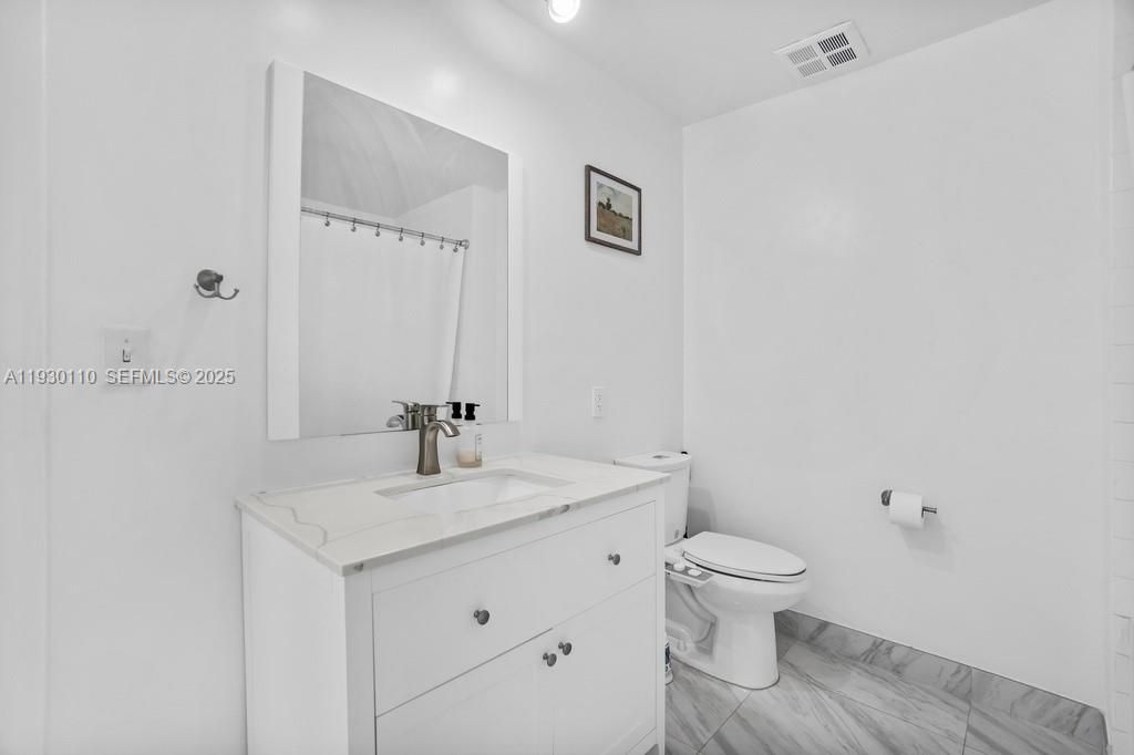 For Sale: $379,000 (2 beds, 2 baths, 954 Square Feet)