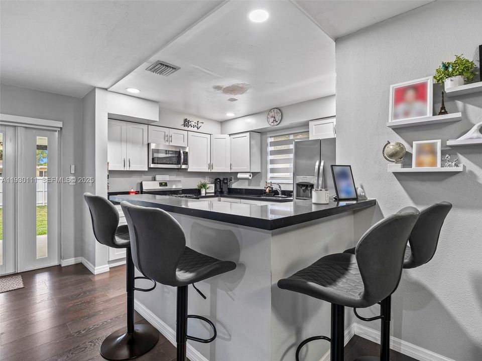 For Sale: $555,000 (3 beds, 2 baths, 1144 Square Feet)