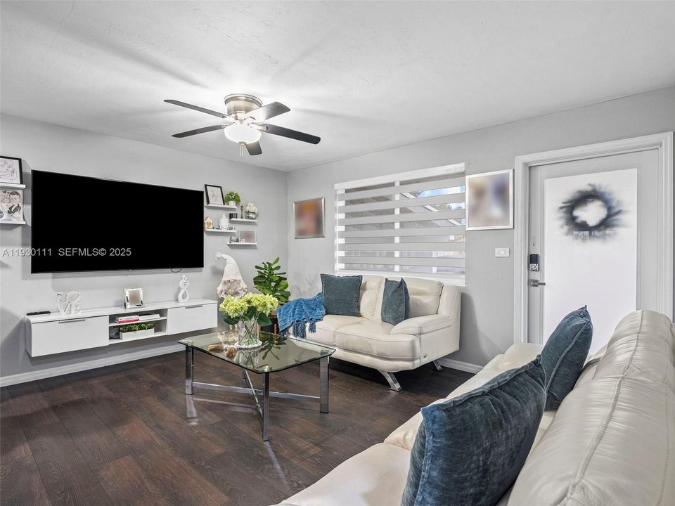 For Sale: $555,000 (3 beds, 2 baths, 1144 Square Feet)