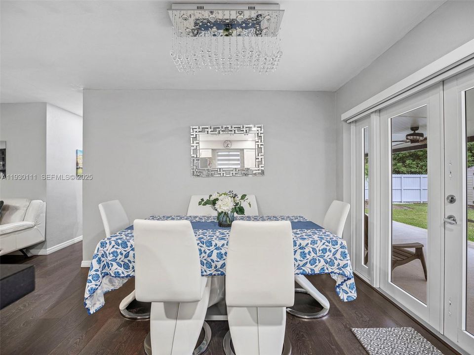 For Sale: $555,000 (3 beds, 2 baths, 1144 Square Feet)