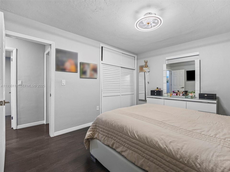 For Sale: $555,000 (3 beds, 2 baths, 1144 Square Feet)