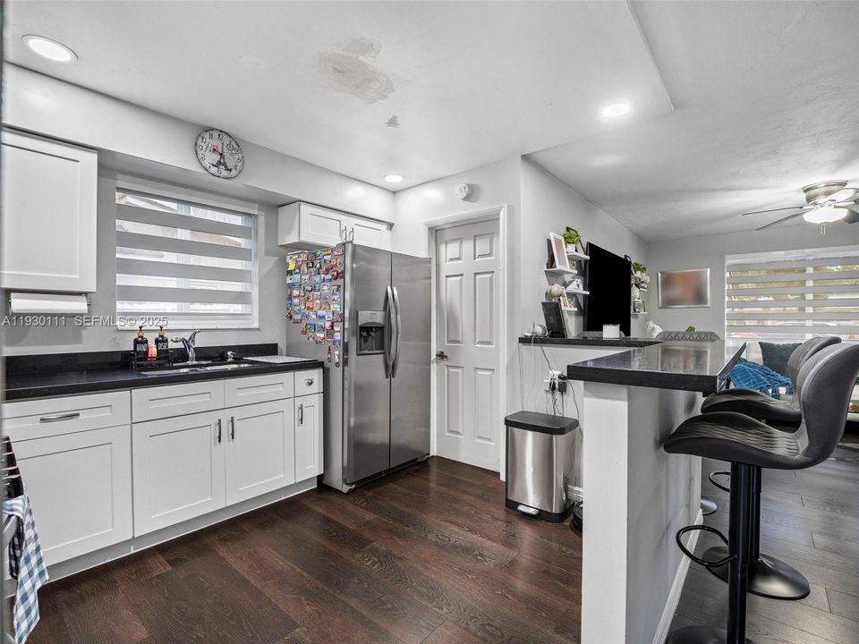 For Sale: $555,000 (3 beds, 2 baths, 1144 Square Feet)