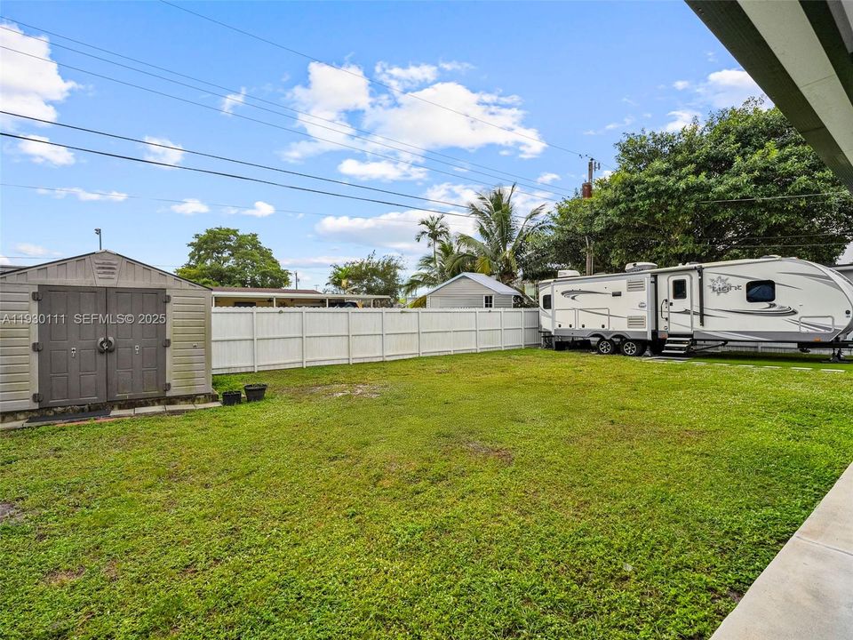 For Sale: $555,000 (3 beds, 2 baths, 1144 Square Feet)