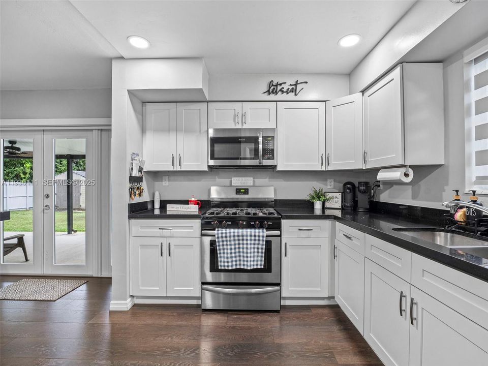 For Sale: $555,000 (3 beds, 2 baths, 1144 Square Feet)