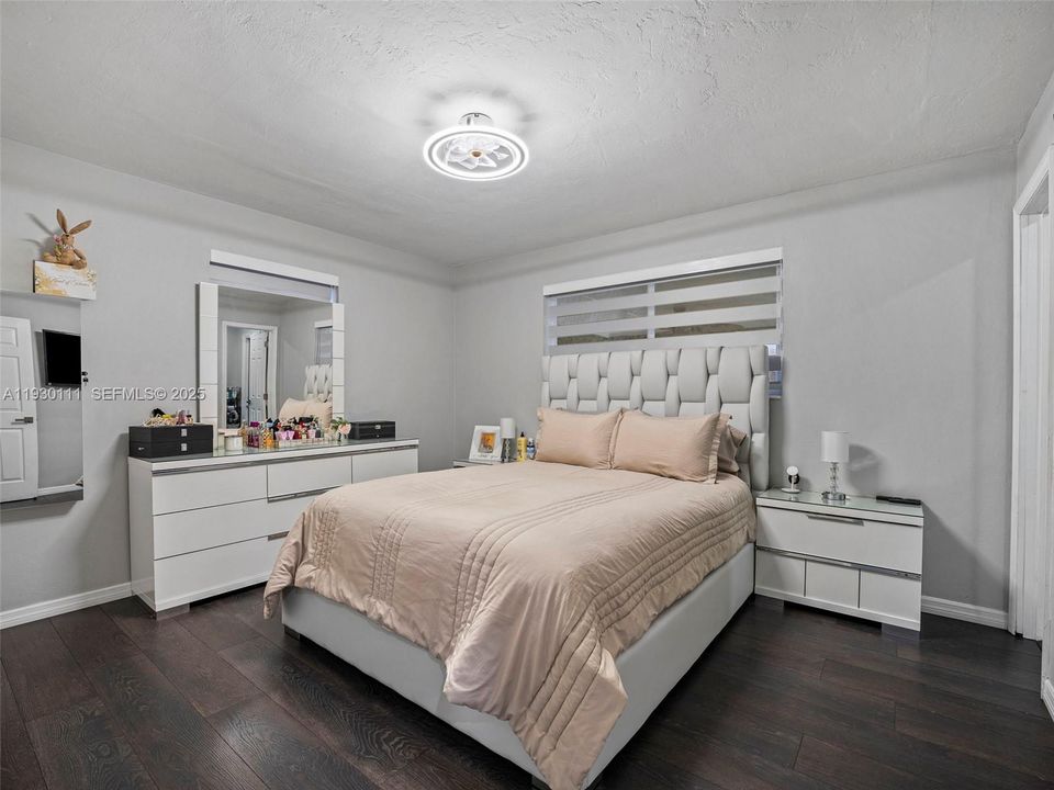 For Sale: $555,000 (3 beds, 2 baths, 1144 Square Feet)