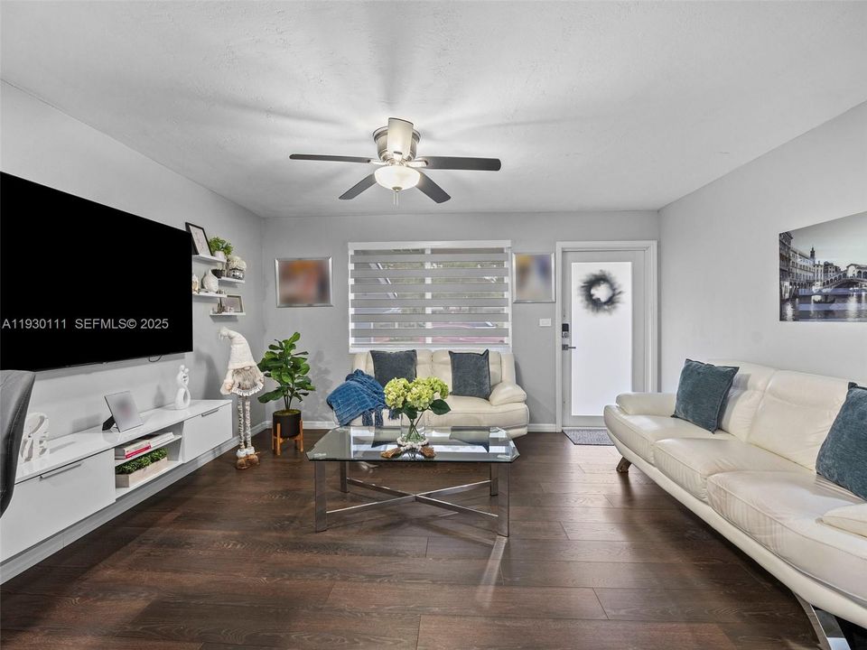 For Sale: $555,000 (3 beds, 2 baths, 1144 Square Feet)