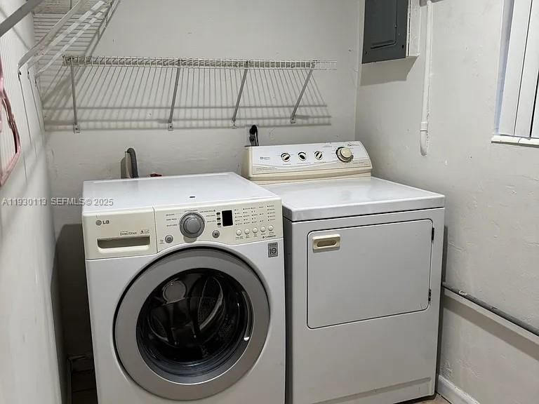 出租: $3,200 (3 贝兹, 2 浴室, 1898 平方英尺)