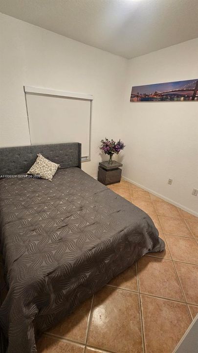 В аренду: $950 (1 спален, 1 ванн, 1858 Квадратных фут)