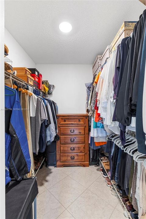 En Venta: $325,000 (2 camas, 2 baños, 1273 Pies cuadrados)