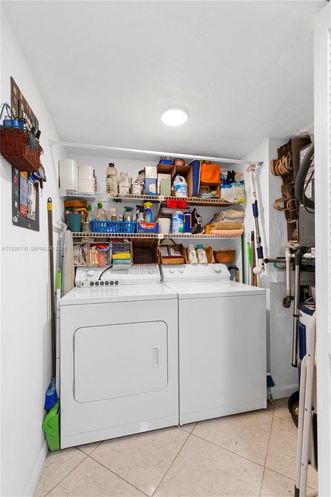 En Venta: $325,000 (2 camas, 2 baños, 1273 Pies cuadrados)