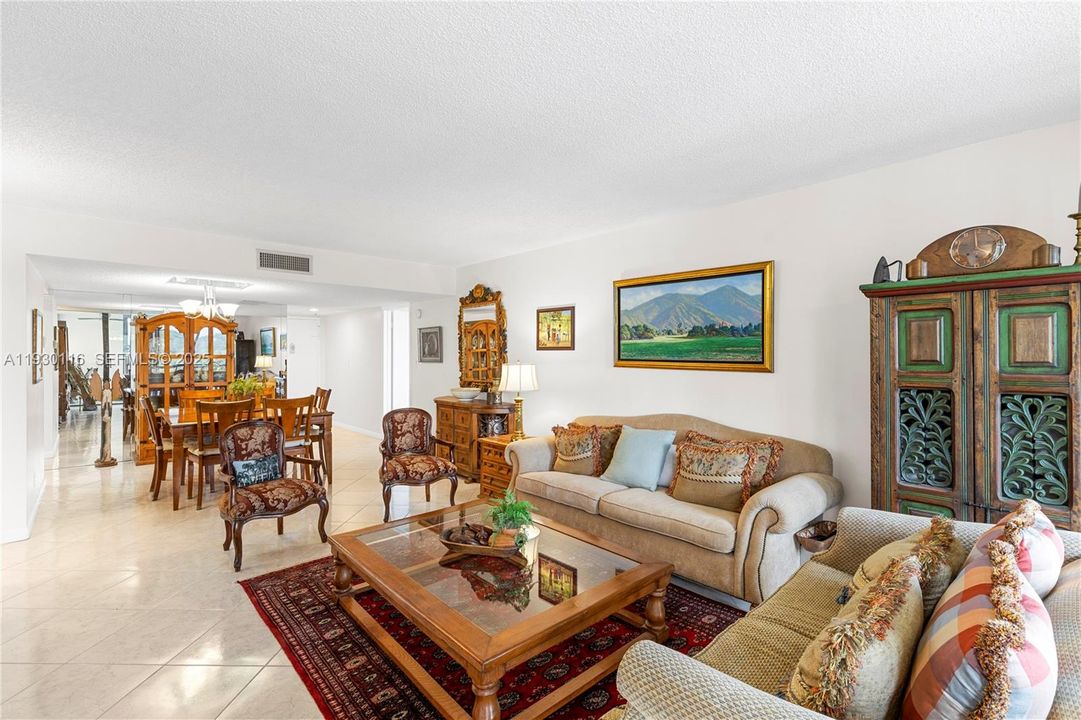 En Venta: $325,000 (2 camas, 2 baños, 1273 Pies cuadrados)