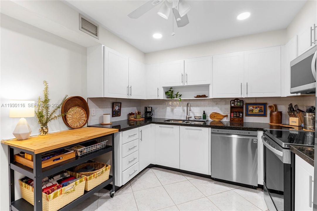 En Venta: $325,000 (2 camas, 2 baños, 1273 Pies cuadrados)