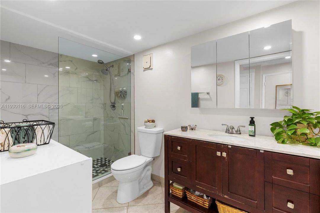 En Venta: $325,000 (2 camas, 2 baños, 1273 Pies cuadrados)