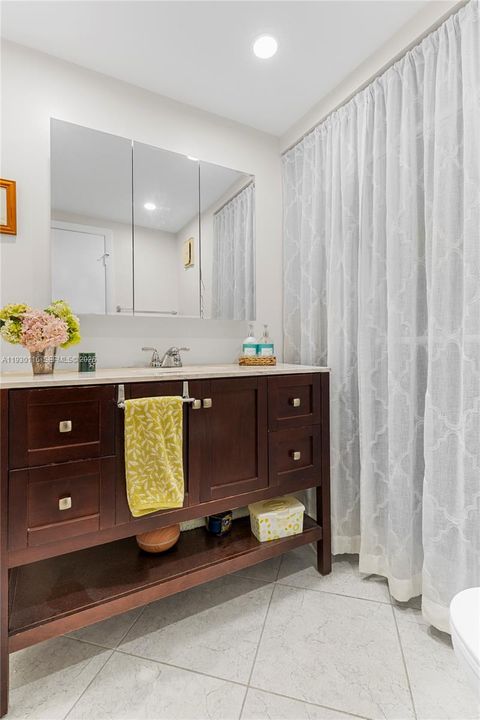 En Venta: $325,000 (2 camas, 2 baños, 1273 Pies cuadrados)