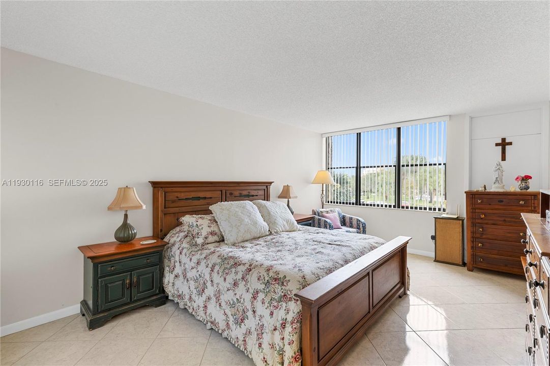 En Venta: $325,000 (2 camas, 2 baños, 1273 Pies cuadrados)