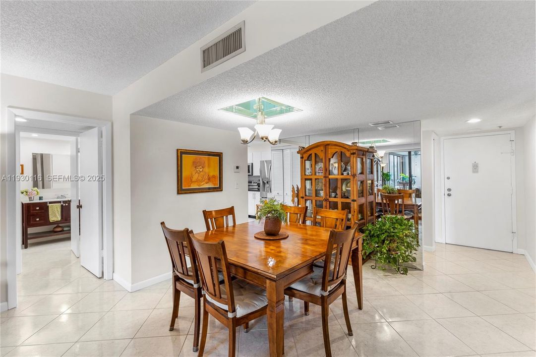 En Venta: $325,000 (2 camas, 2 baños, 1273 Pies cuadrados)